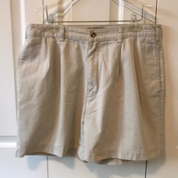 Old Navy Other - Men’s Old Navy pleated front khaki shorts